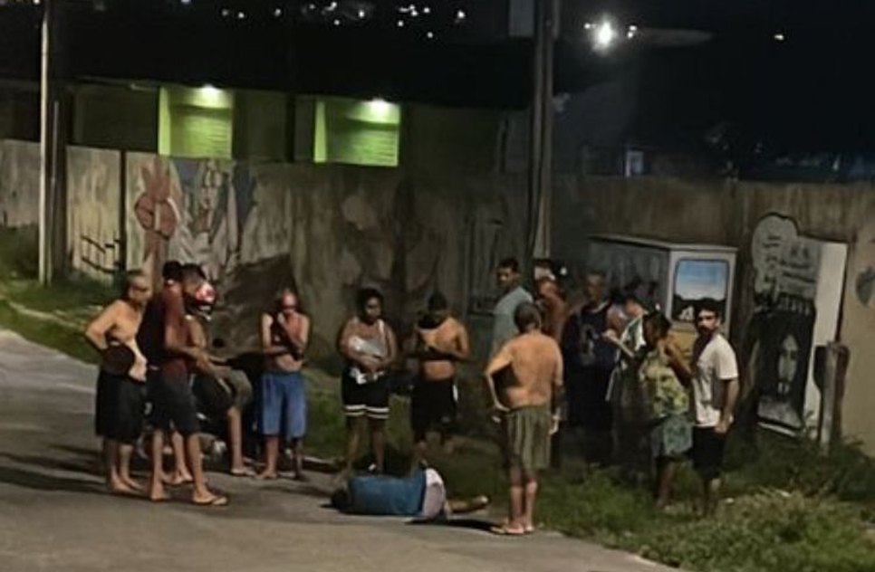 Homem é baleado na frente de escola em Aracaju