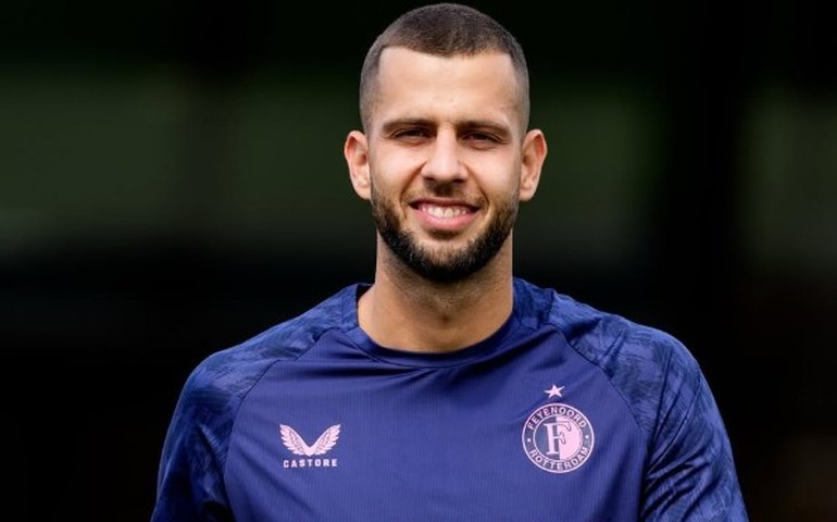 Al-Nassr rejeita zagueiro em apresentação no hotel: 'Escandaloso e inédito'