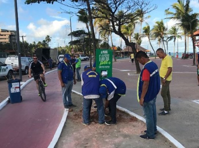 Retirada de placas do projeto Nossa Praia causa indignação de alagoanos