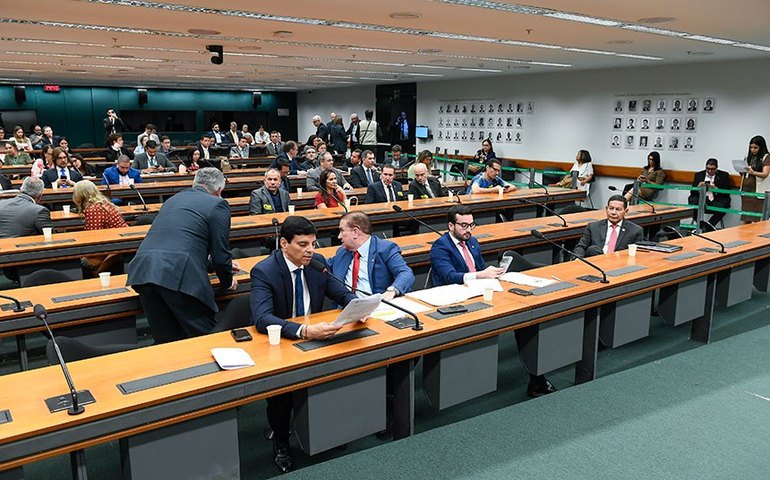 Relator da PEC do fim da reeleição no Senado negocia aprovação em plenário