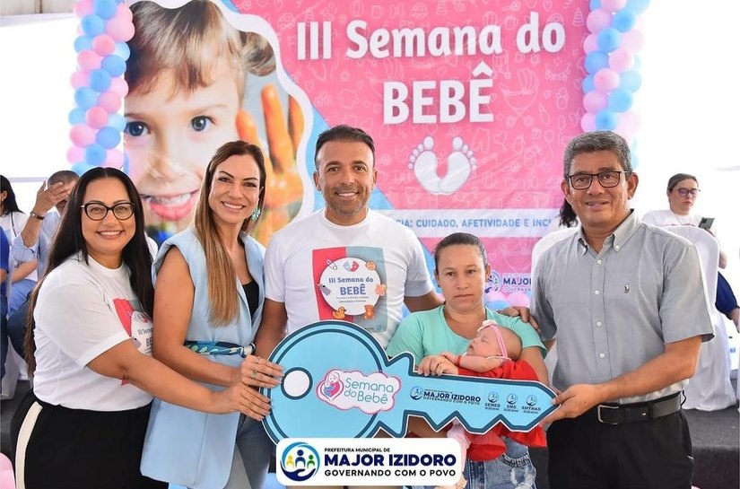 Prefeito Theobaldo Cintra prestigia encerramento da III Semana do Bebê em Major Izidoro