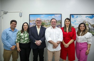 Prefeito Luciano Barbosa dá posse a novos secretários