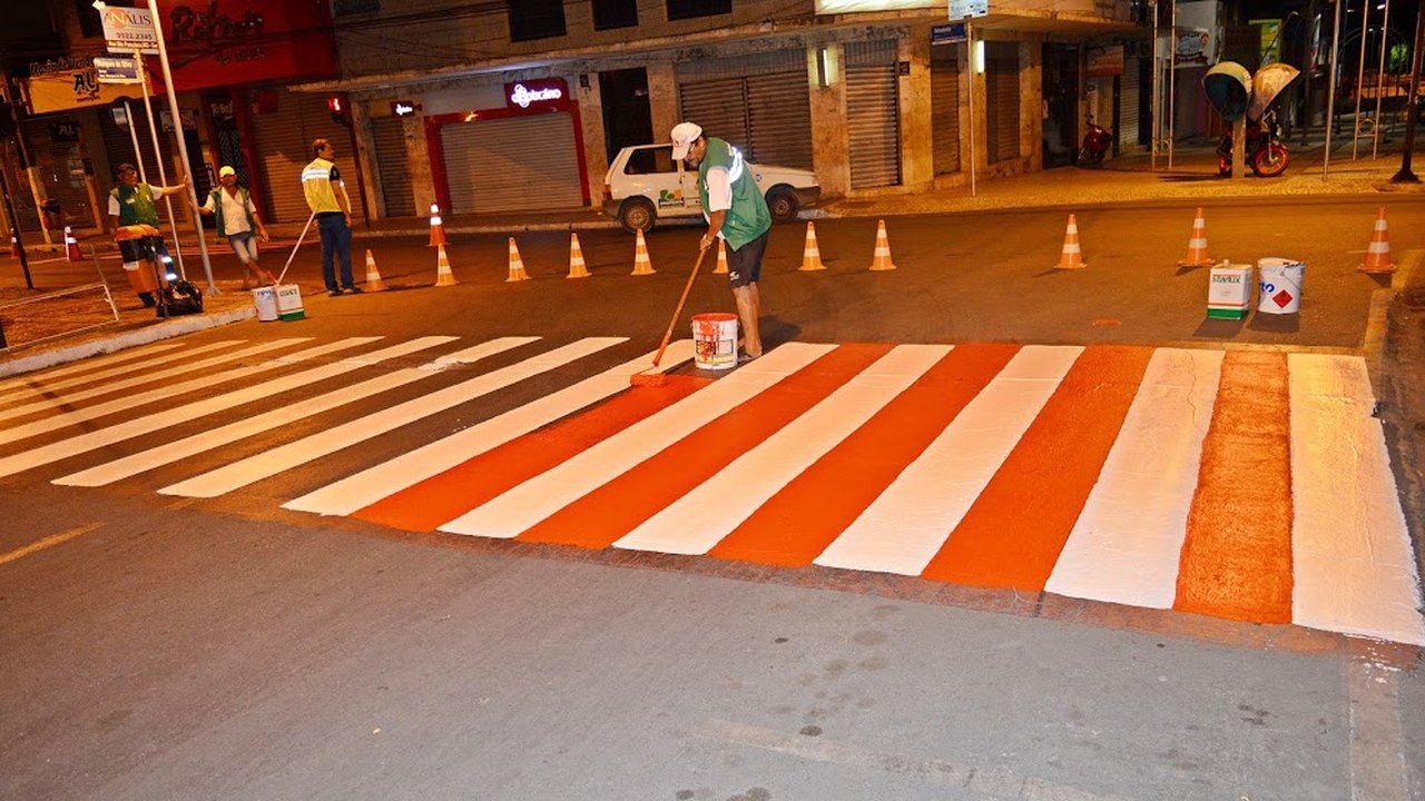 Prefeitura revitaliza sinalização horizontal na região central de Arapiraca