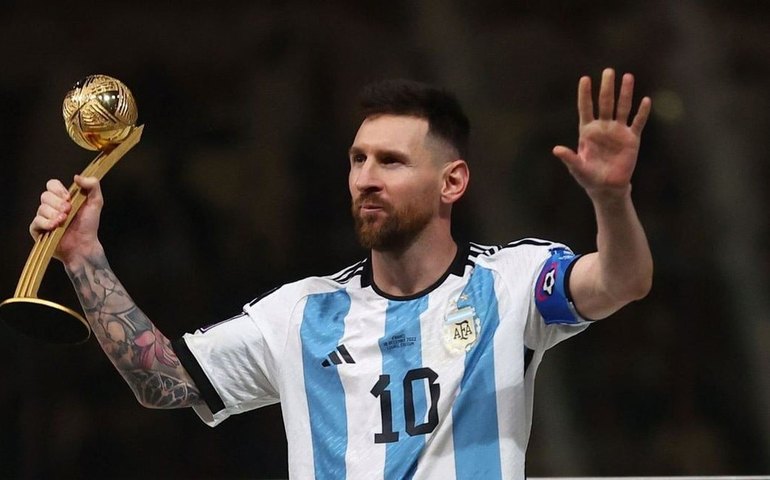 Treinador do PSG anuncia saída de Lionel Messi do clube francês