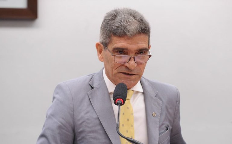 Comissão aprova prazo para INSS analisar documentação de pescador e pagar seguro-defeso