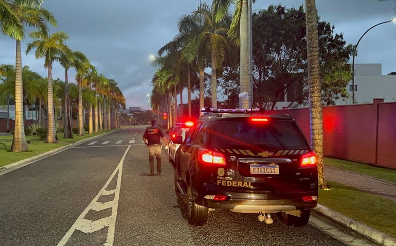 Ação da PF mira tráfico internacional de fuzis de Miami para o Rio