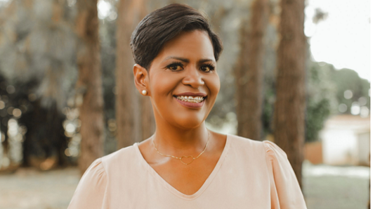 MK Music aposta no talento da cantora Silvania Dias