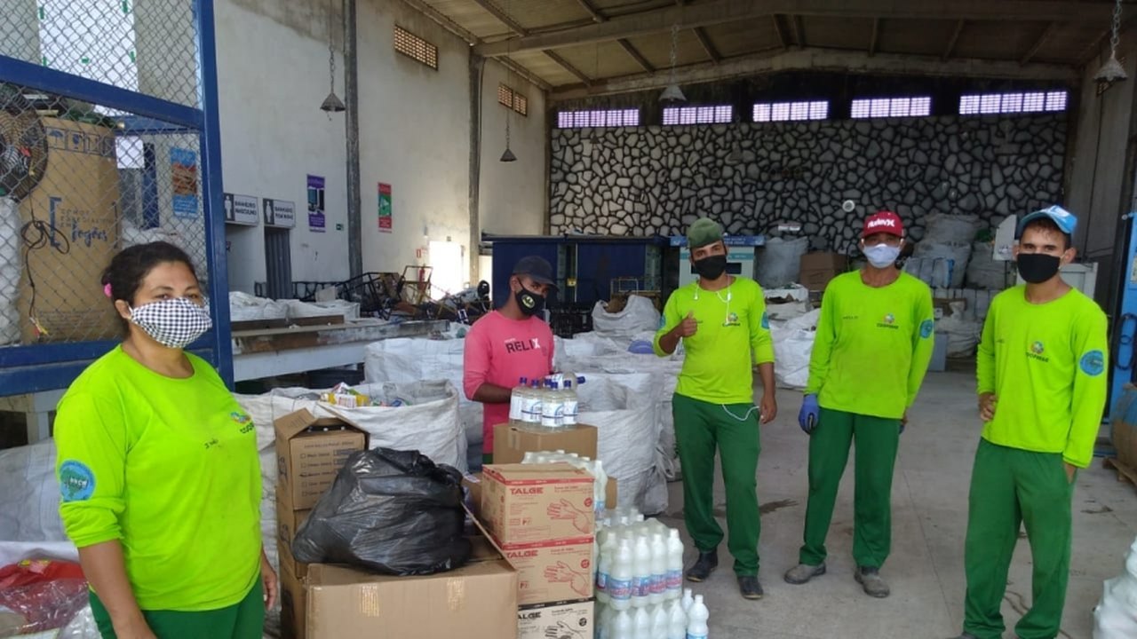 Governo entrega EPIs e material de limpeza a cooperativas e associações de catadores