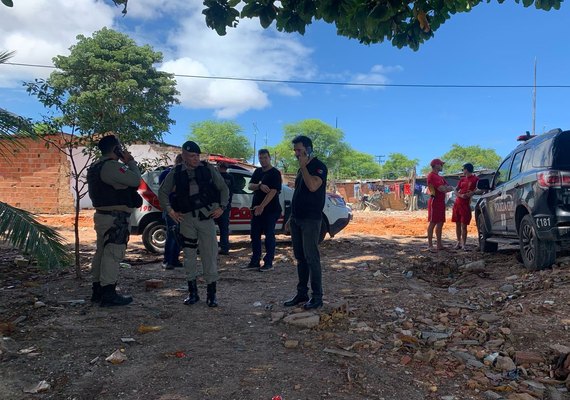 Após informação de que corpo foi visto boiando, PM e Bombeiros fazem buscas na Lagoa Mundaú