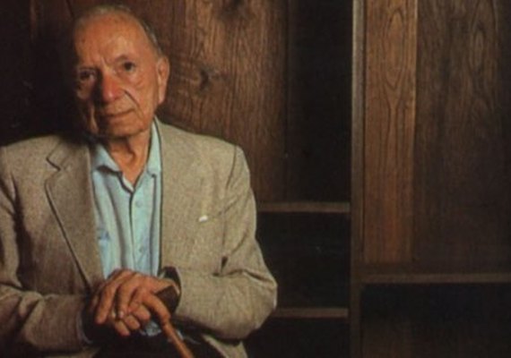 Escola homenageia poeta Mário Quintana em Semana Literária
