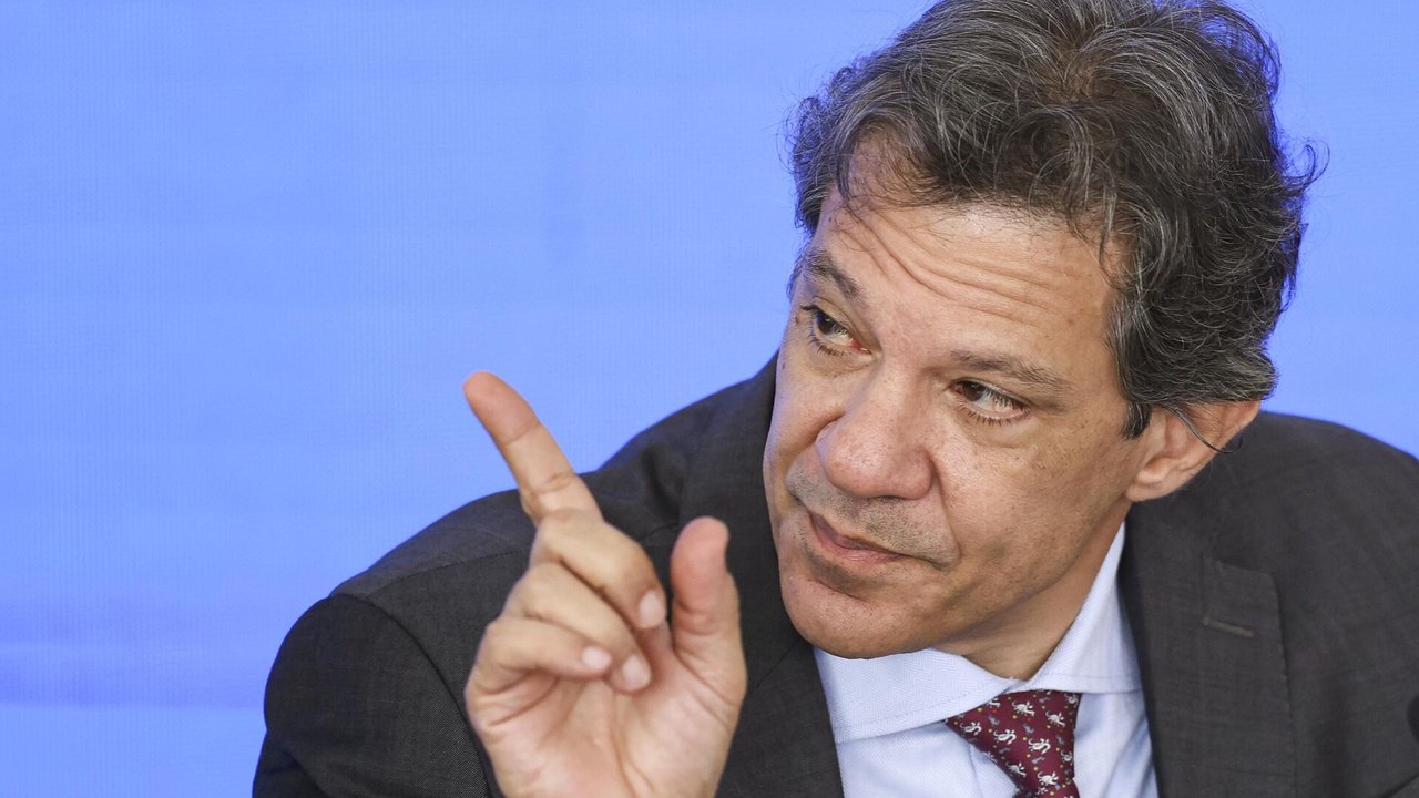 Haddad eleva tom sobre juros e diz que BC mantém política mais restritiva do mundo