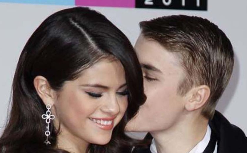 Bieber pede Selena Gomez em namoro todos os dias, diz revista