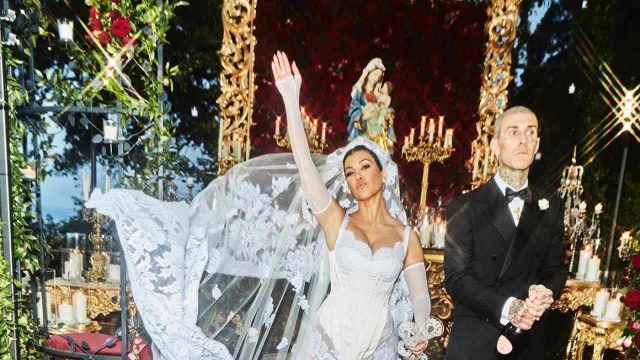 Kourtney Kardashian e Travis Barker realizam terceira cerimônia de casamento