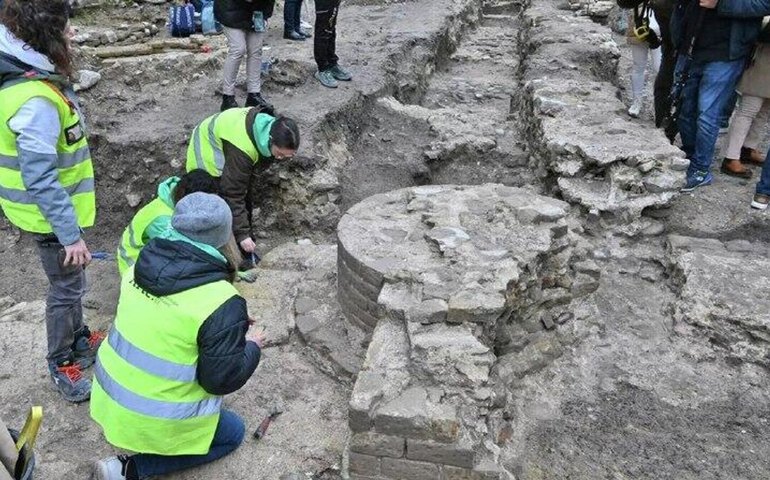 Arqueólogos desenterram na Itália os restos da lendária Basílica de Vitrúvio