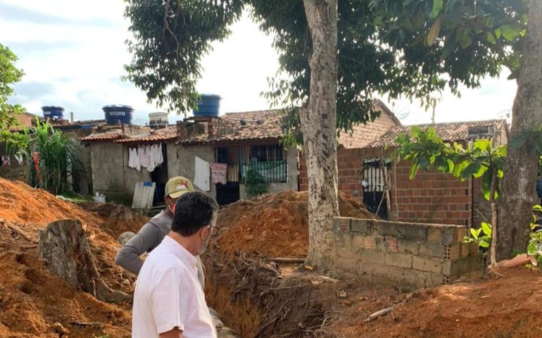 Prefeito Neno Freitas acompanha serviços de melhorias para o abastecimento de água e saneamento