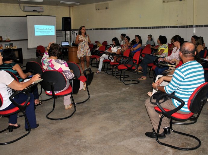 Coordenadores participam de formação sobre transição escolar
