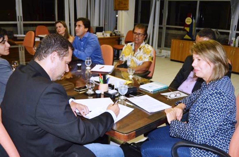 Seades e Ufal assinam contrato para capacitação de mais de 2.700 técnicos