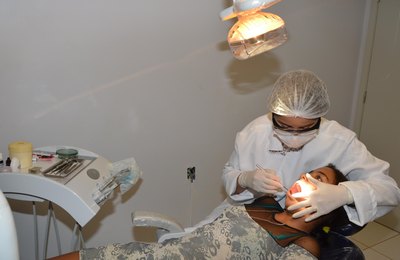 Alterações bucais estão entre os sinais mais frequentes de infecção pelo vírus HIV, alerta odontóloga da Sesau