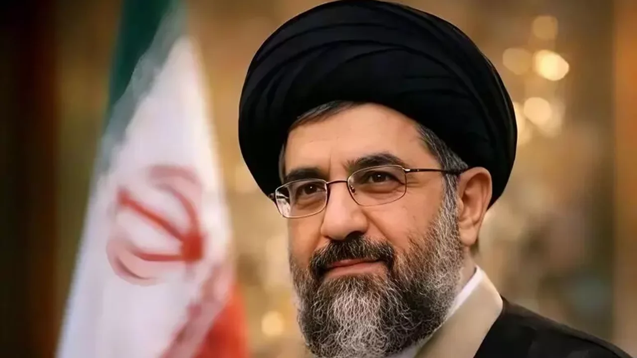Khamenei afirma que Mar Arábico ficará livre de forças inimigas 'em breve'