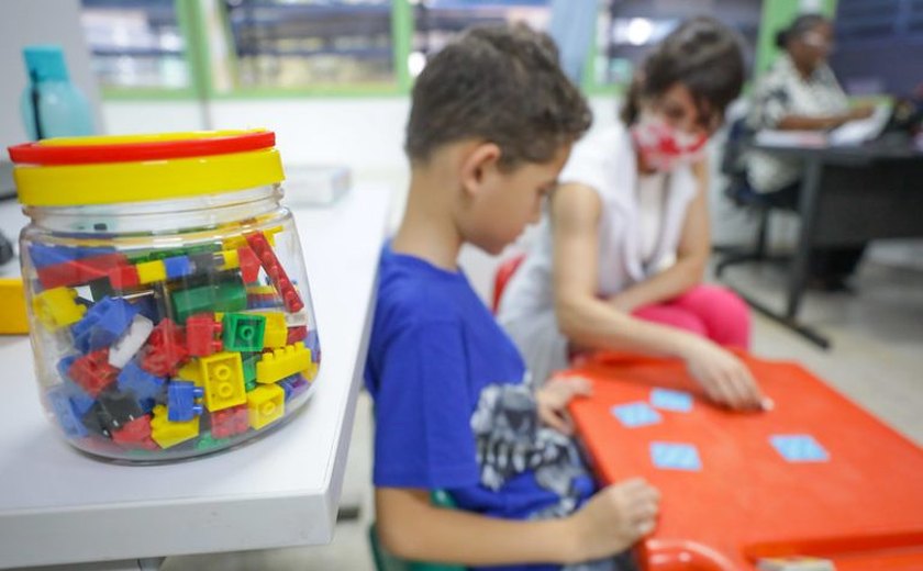 Dia do Professor: a história emocionante da educadora da rede estadual que inspirou seu aluno a seguir a docência