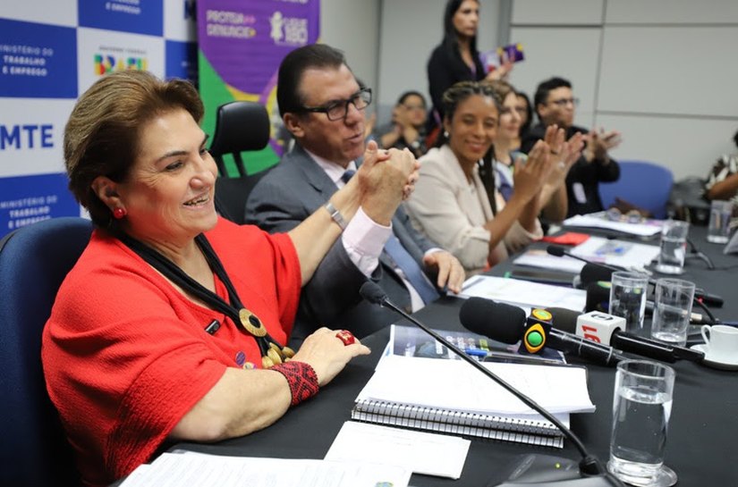 Relatório de Transparência Salarial: emprego formal de mulheres negras cresce 29% em 2025, em relação a 2023