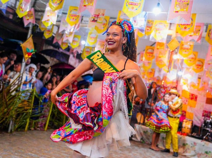 Arraiás Comunitários de Arapiraca emocionam com rainha do milho grávida e decoração sustentável