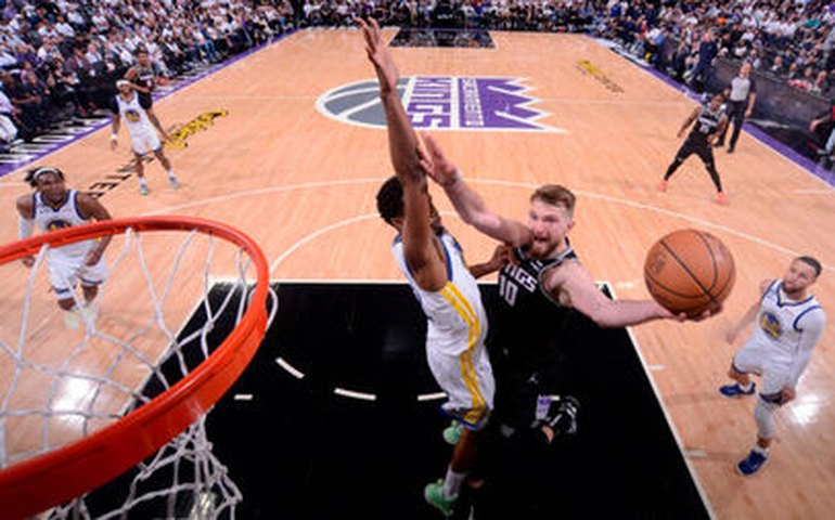 Kings voltam aos playoffs com triunfo sobre Warriors; Sixers, Celtics e Knicks também vencem