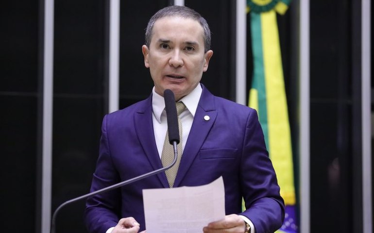 Projeto permite que consumidor cancele contrato de telecomunicação mesmo que tenha dívidas com a operadora