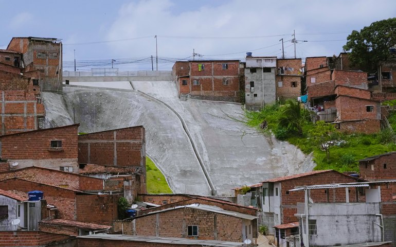 Grota do Rafael recebe proteção de encostas e obras estruturantes