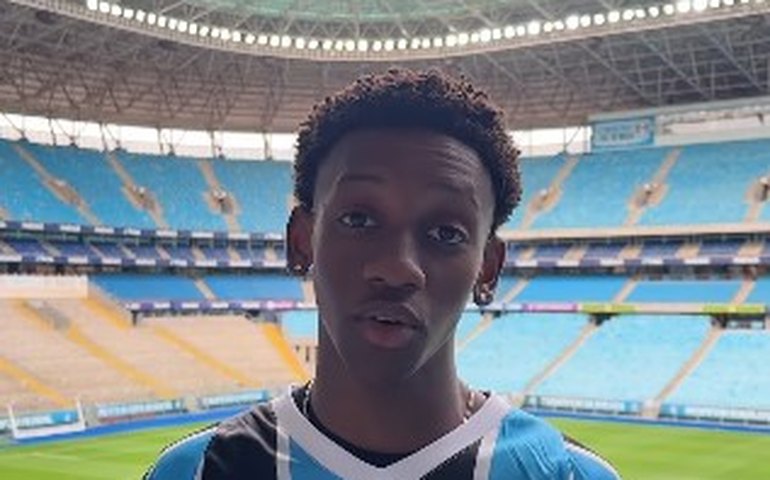 Grêmio firma 1º contrato profissional com joia agenciada por pai de Neymar e na mira da Europa