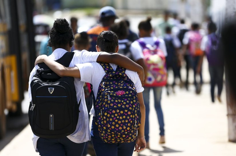 Quase 10 milhões de jovens sem ensino básico estão fora da escola