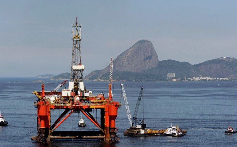 Estoques de petróleo nos EUA caem 2,224 milhões de barris, mostra DoE