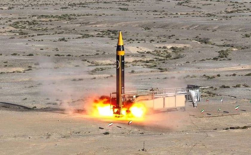 Irã desafia Ocidente, testa míssil balístico e constrói instalação nuclear em caverna profunda