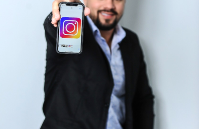 Políticos apostam alto nas redes sociais em busca de visibilidade, aponta especialista
