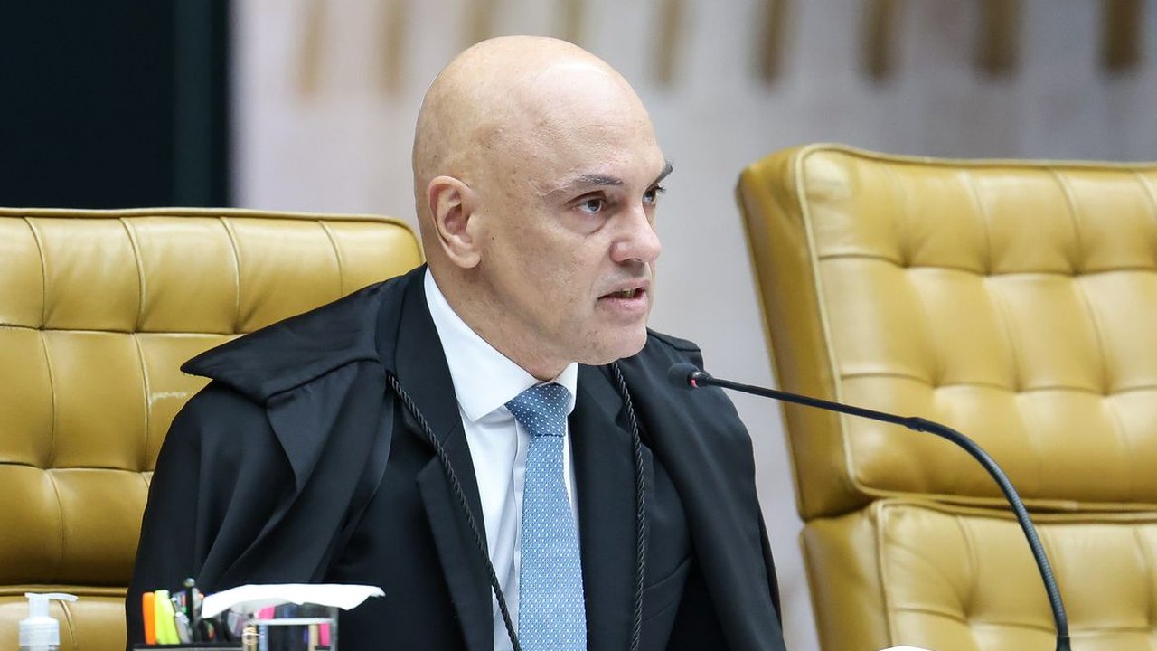 Moraes determina prazo à PF para ouvir Flávio em caso de calúnia contra Lula