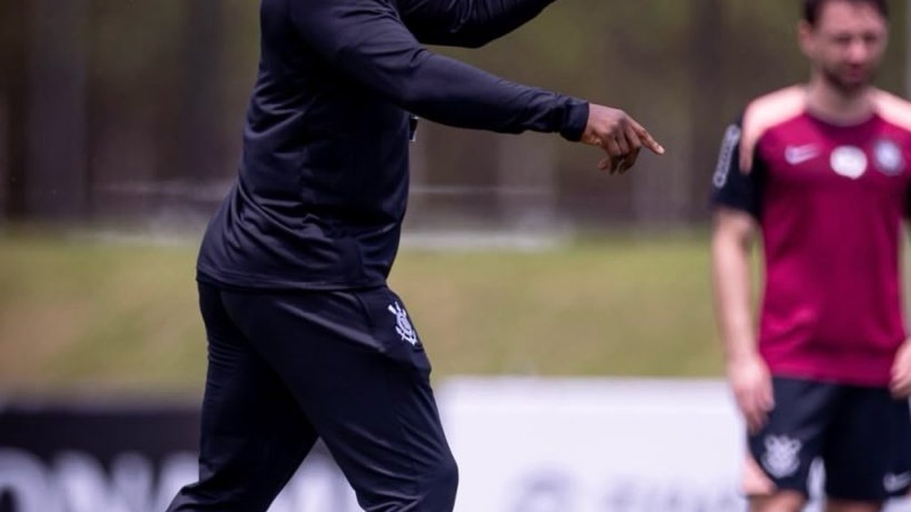 Seedorf recebe visita especial no Corinthians e mantém foco em mudanças