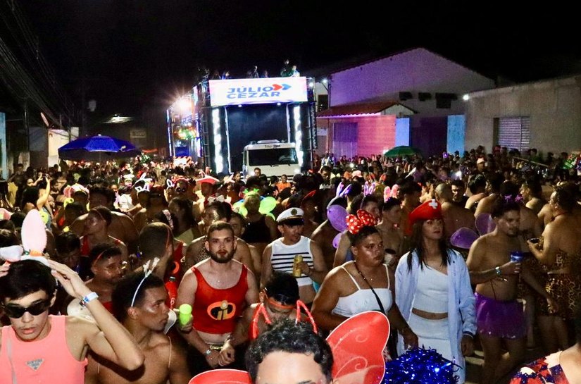 Bloco As Pecinhas leva criatividade para o corredor da folia nas prévias carnavalescas de Palmeira
