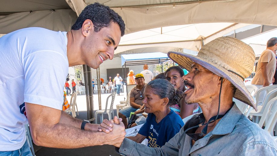 Prefeito JHC humaniza ações no Vale do Reginaldo e moradores vivem nova realidade