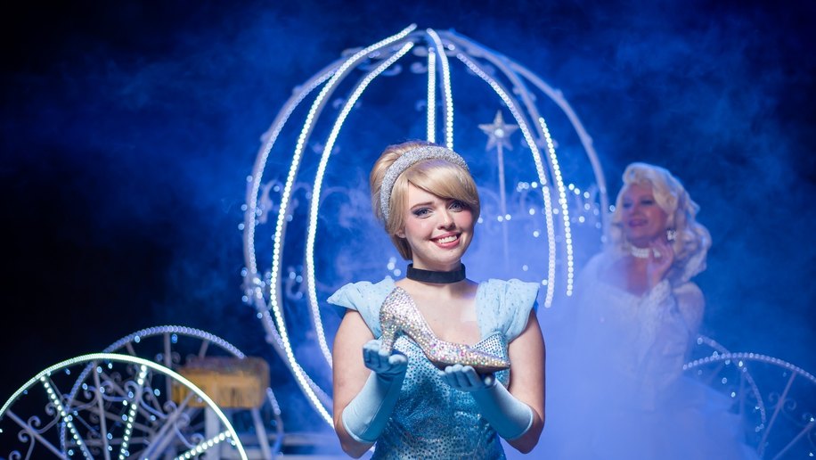 Peça “Cinderela e o sapatinho de cristal” promete trazer a magia do clássico da Disney para o palco do Teatro Gustavo Leite