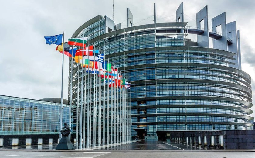 Parlamento Europeu busca regular serviços digitais; países da UE vão debater