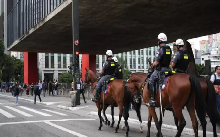 Atos golpistas são esvaziados após decisão de Moraes; policiamento é reforçado
