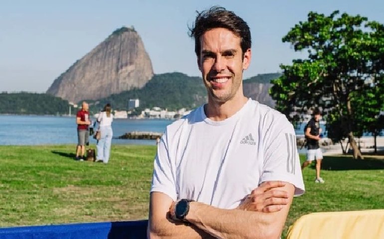 ‘No Brasil, é só um gordo andando na rua’, diz Kaká sobre indiferença a Ronaldo