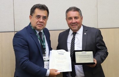 Procurador-geral de Justiça recebe comenda do Conselho dos Ouvidores do MP