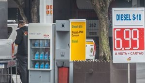 Diesel fica R$ 0,22 mais barato nas refinarias a partir desta sexta / Foto: Foto: Evandro Leal/Enquadrar/Estadão