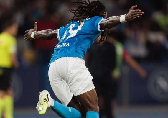 Napoli marca com Anguissa no último lance contra o Cagliari e assume liderança do Italiano