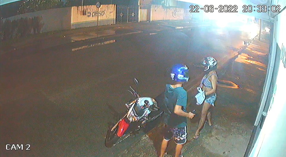 Mulher tem moto roubada na porta de casa em Aracaju