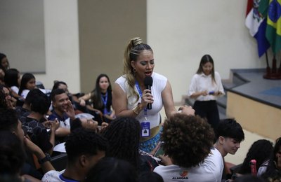 Estudantes de Rio Largo lotam auditório da Reitoria da Ufal em aulão de revisão para o Enem