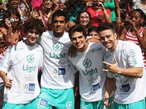 Time dos famoaos venceu o da cidade por 4x3