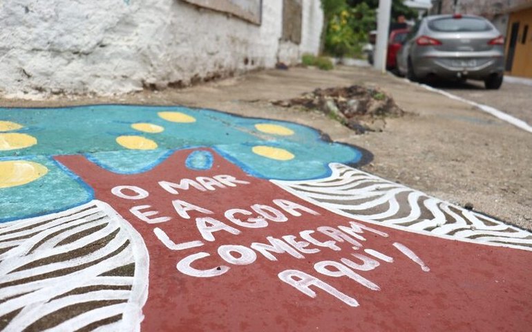 Pinturas em galerias pluviais promovem interação e conscientização ambiental a estudantes da rede municipal