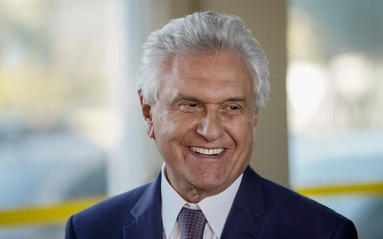 Em evento na Faria Lima, Ronaldo Caiado rebate Eduardo Leite e nega divisão no PSD